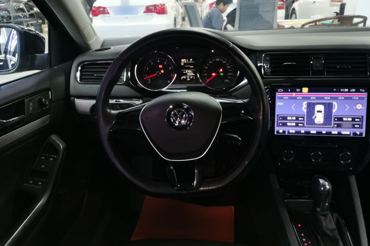 Used Volkswagen Sagitar 2015 1.6L Automatic Comfort Model
