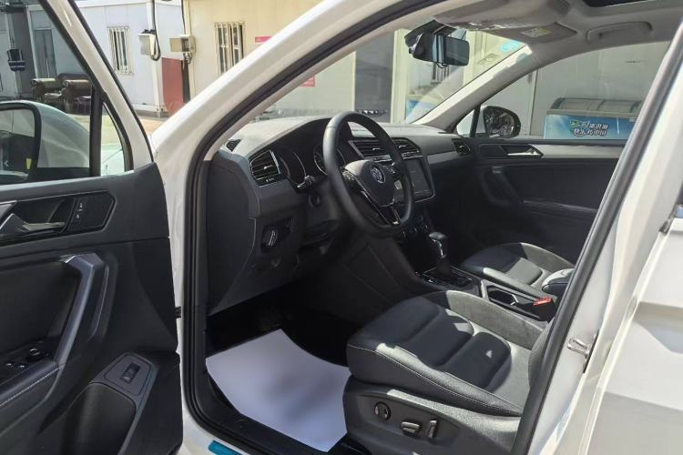 Used Volkswagen Tiguan L 2019 Revised 330TSI Automatic Two-Wheel Drive Smart & Luxury Edition China VI Standard
