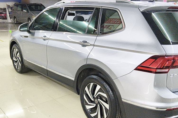 Used Volkswagen Tiguan L 2023 330TSI Automatic Two-Wheel Drive Smart Edition
