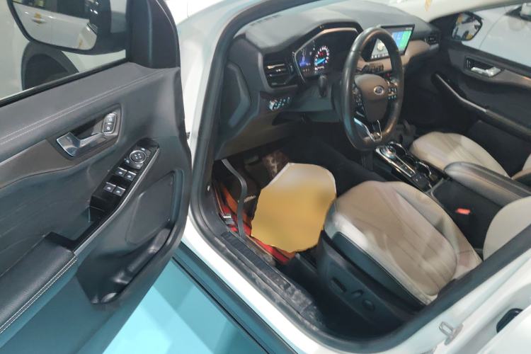 Used Ford Escape 2020 EcoBoost 245 Two-Wheel-Drive Titanium Edition
