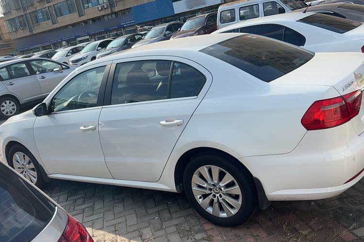 Used Volkswagen Lavida 2013 Revised Classic 1.6L Automatic Fashion Edition
