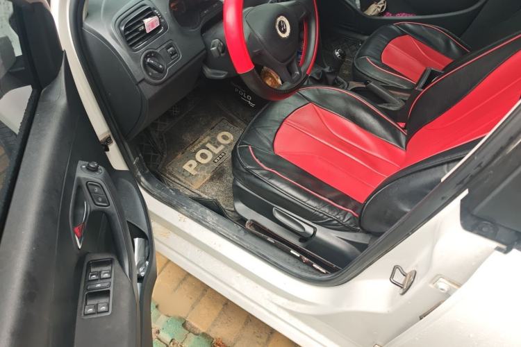 Used Volkswagen Polo 2016 1.4L Manual Fashion Model
