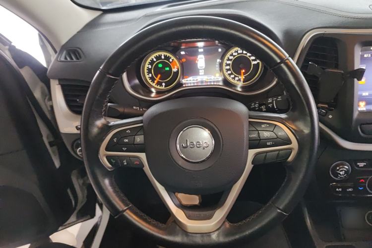 Used  Cherokee 2017 2.0L Superior Edition
