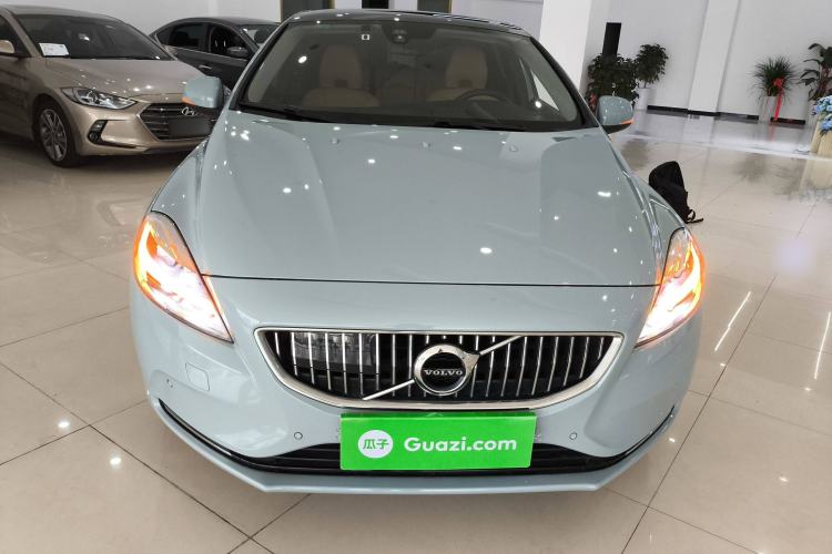 Used Volvo V40 2018 T4 Zhiya Edition

