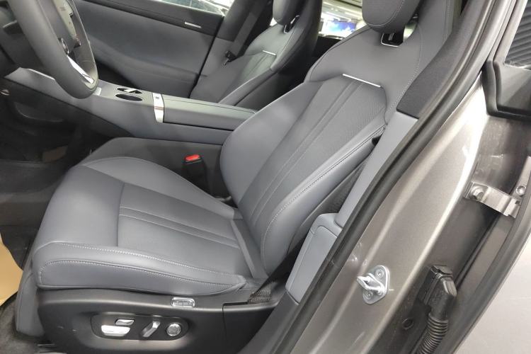 Used  YU7 2025 Ultra-Long Range All-Wheel Drive Pro Version
