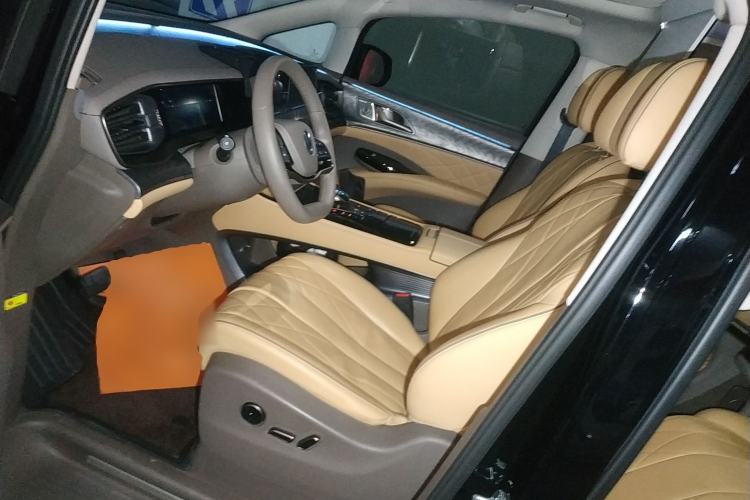 Used Denza D9 2022 DM-i 1040 Prestige Model