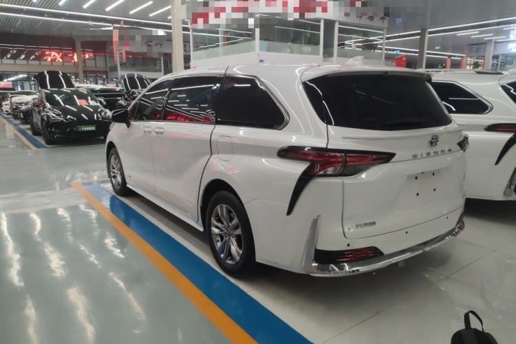 Used Toyota Sienna 2023 2.5L Hybrid Comfort Edition
