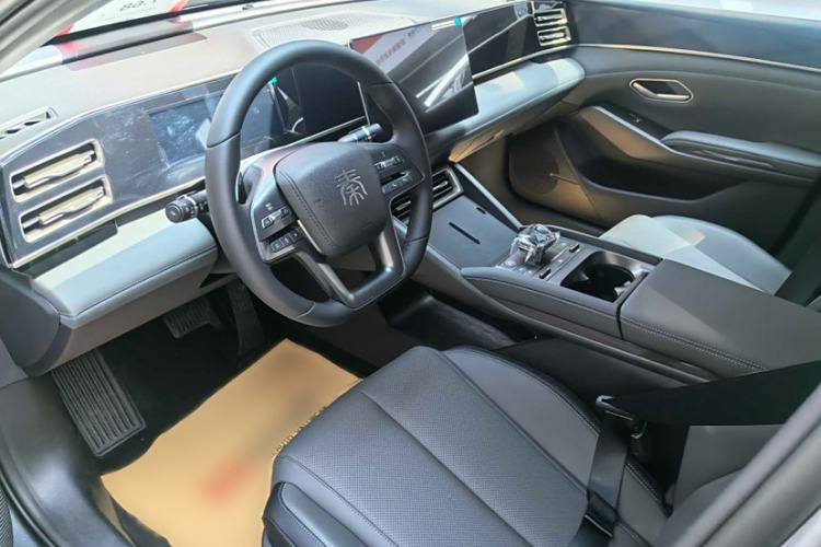 Used BYD Qin L 2025 DM-i Smart Drive 80KM Leading Model
