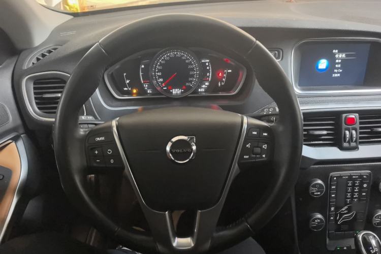 Used Volvo V40 2017 T3 Zhiyi Edition