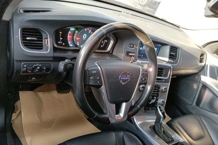 Used Volvo S60 2016 S60L T4 Zhiyuan Edition
