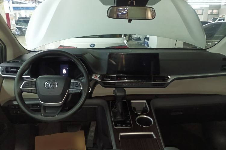 Used Toyota Sienna 2024 2.5L Hybrid Comfort Edition
