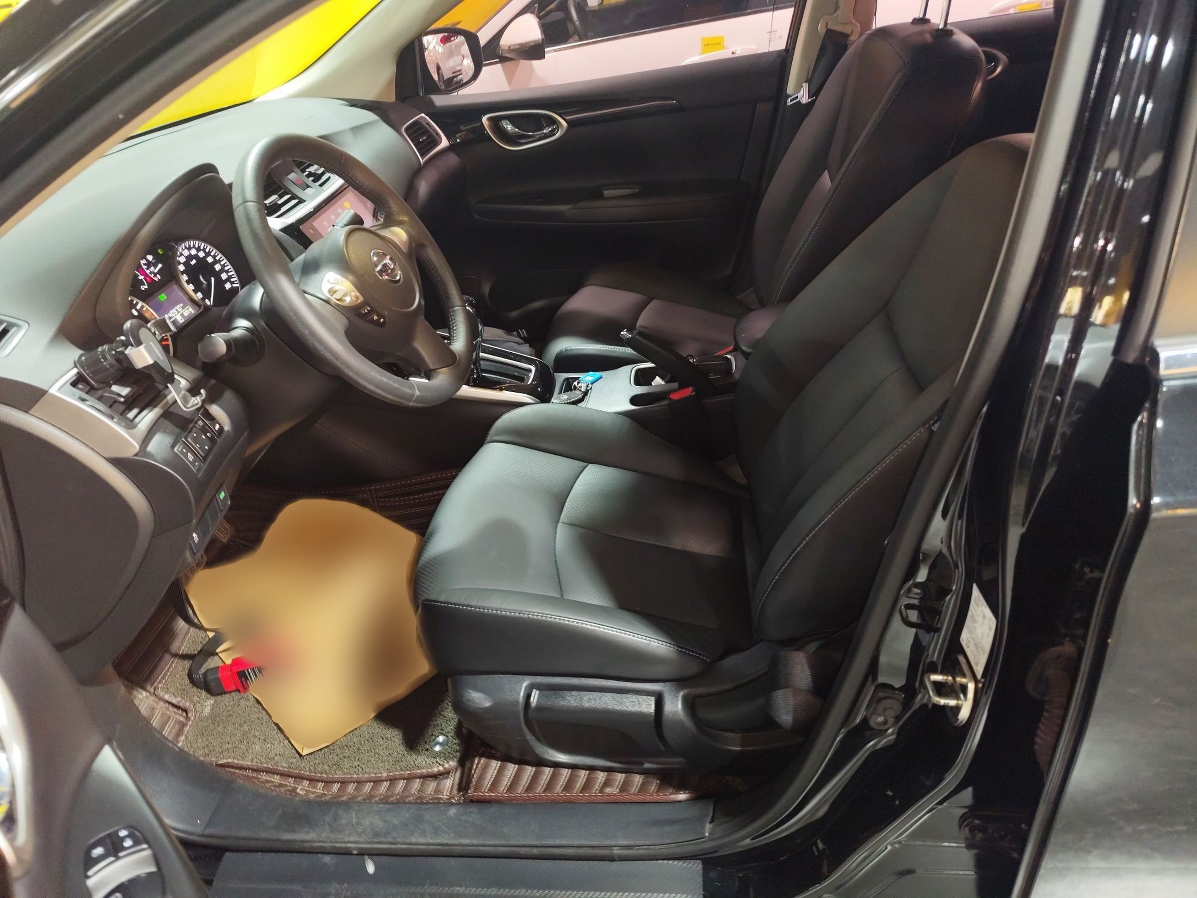 المقاعد الأمامية داخل السيارة