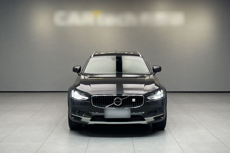 Used Volvo V90 2024 Cross Country B5 AWD Prestige Edition
