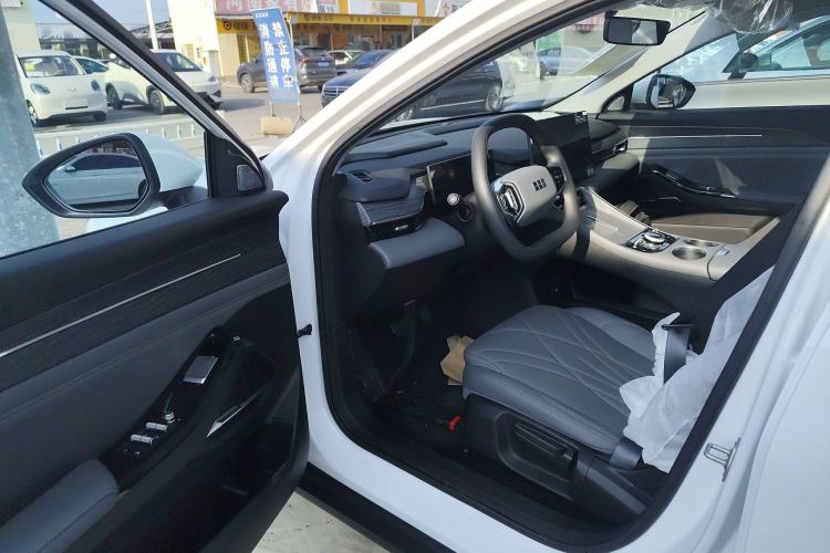 Used  L6 2025 EM-i 60km Launch Edition
