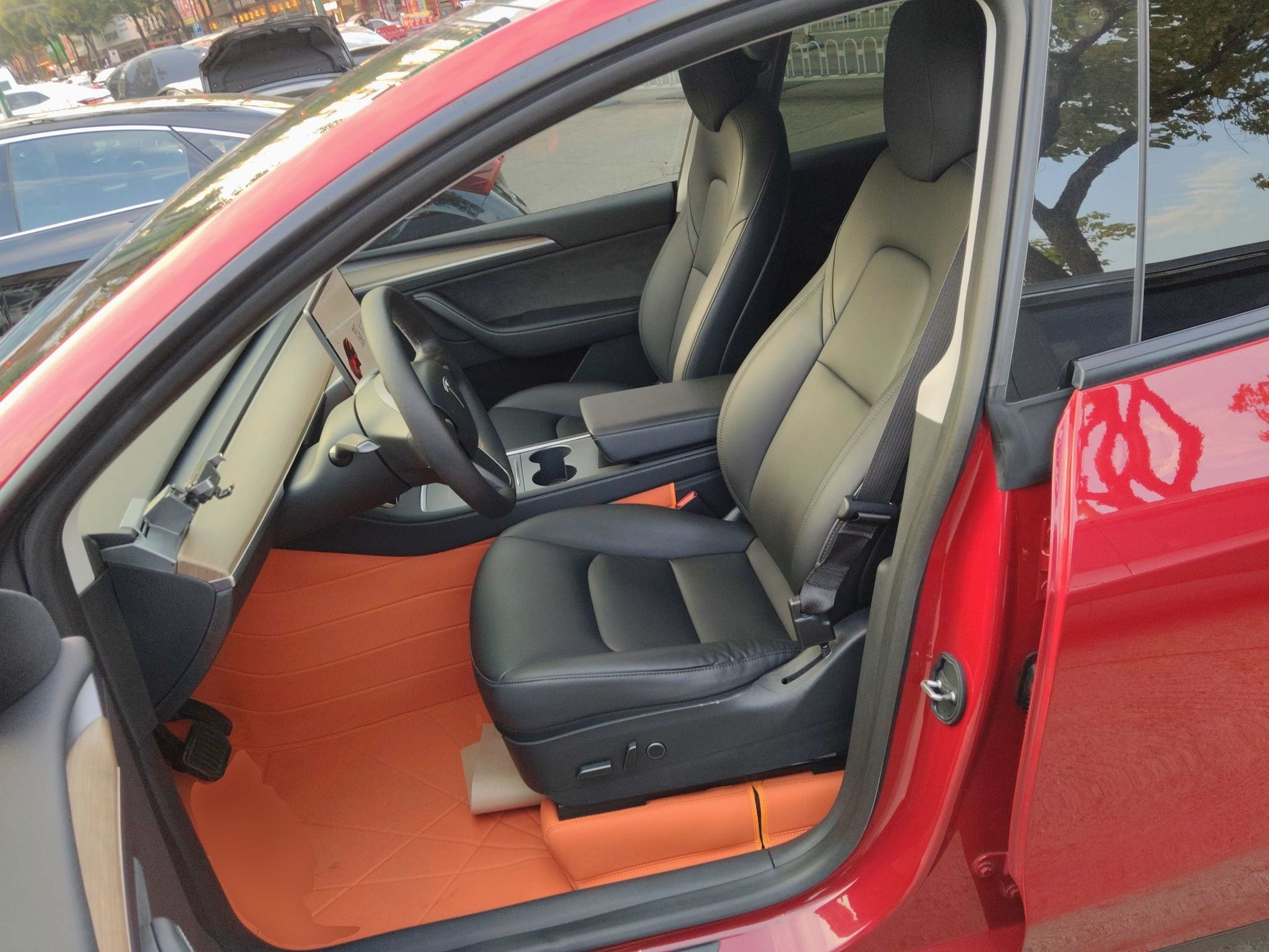 Переднее сиденье в автомобиле