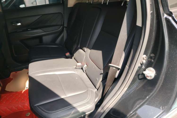 Used Mitsubishi Outlander 2019 2.0L Two-Wheel Drive Comfort Edition 5 Seats China VI Standard
