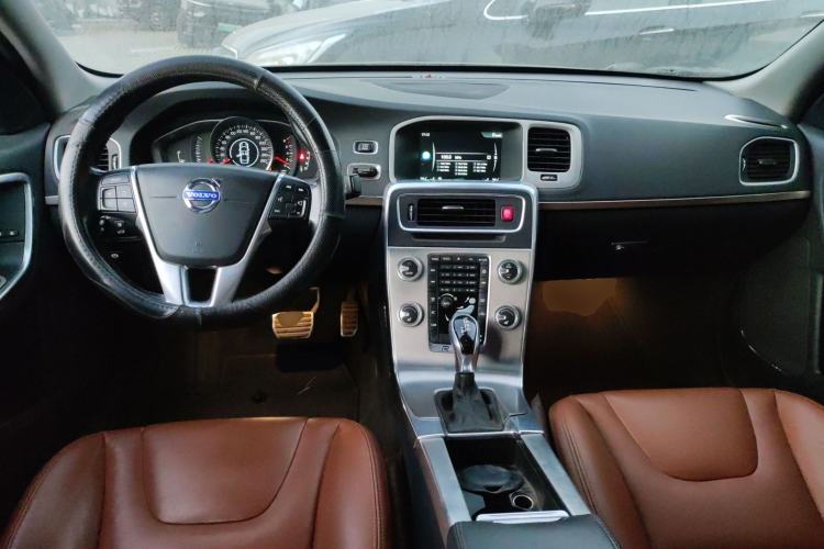 Used Volvo S60 2014 S60L 2.0T Zhiyuan Edition
