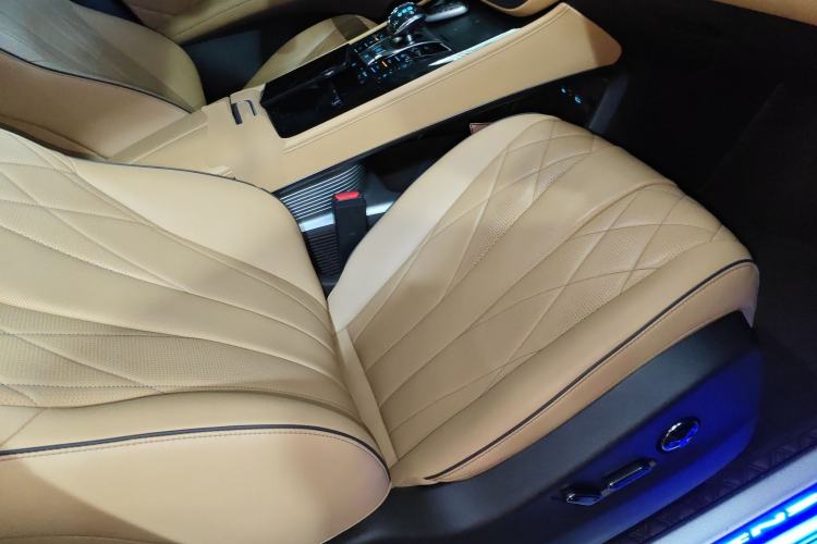 Used Denza D9 2024 DM-i 980 Four-Wheel Drive Flagship Model
