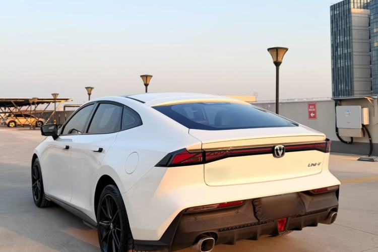 Used Changan UNI-V 2024 1.5T High-Energy Version
