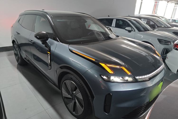 Used Lynk & Co 08 EM-P 2025 220 km All-Wheel-Drive Performance Halo