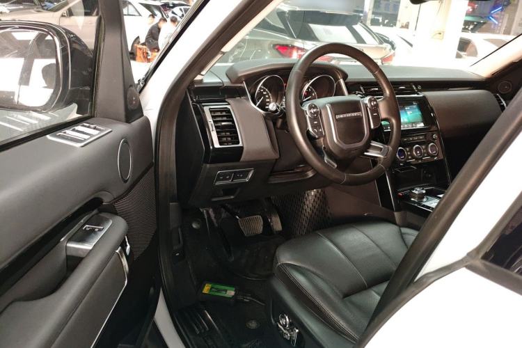 Used Land Rover Discovery 2018 2.0T SE
