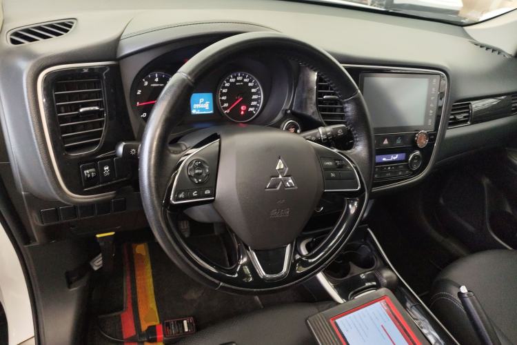 Used Mitsubishi Outlander 2018 2.0L Two-Wheel-Drive Jiale Edition 7-Seater