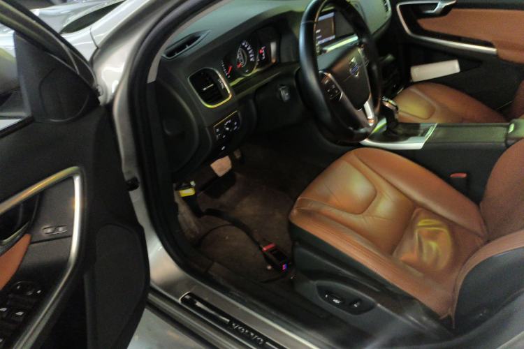 Used Volvo S60 2014 S60L 2.0T Zhiyuan Edition