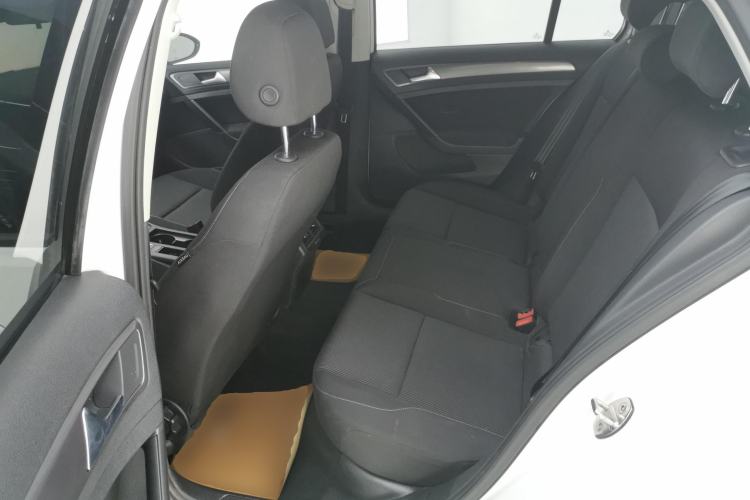 Used Volkswagen Golf 2016 1.6L Automatic Fashion Model