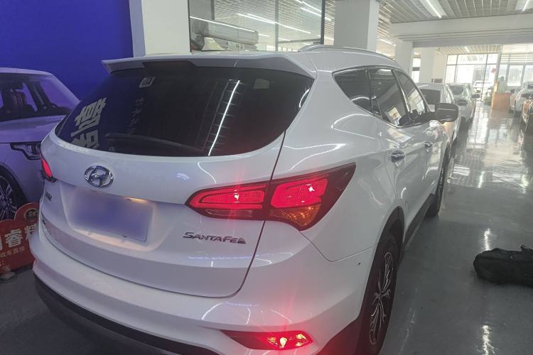 Used Hyundai Santa Fe 2017 2.4L Automatic Two-Wheel Drive Smart Version 5 Seats
