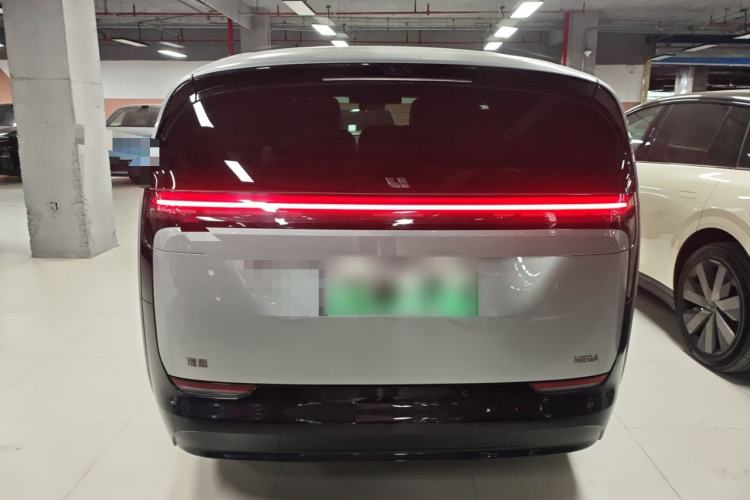 Used Li Auto MEGA 2024 Ultra Model
