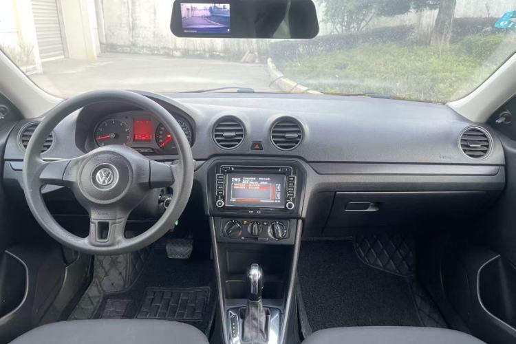 Used Volkswagen Jetta 2015 1.6L Automatic Fashion Model
