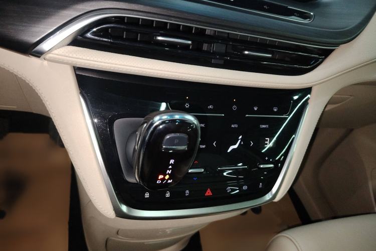 Used Buick GL8 2022 ES Landtrek 653T Luxury Edition
