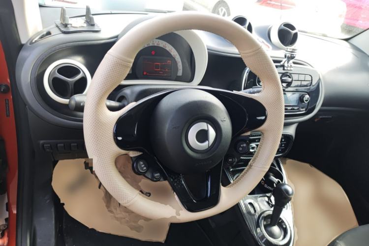 Used  fortwo 2015 1.0L 52 kW hardtop Dynamic version
