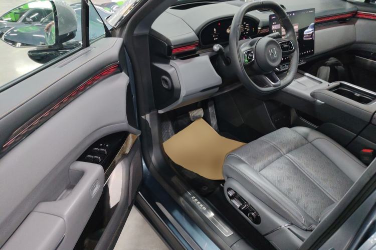 Used Zeekr 7X 2025 100 kWh Long-Range Rear-Wheel Drive with Intelligent Driving Features
