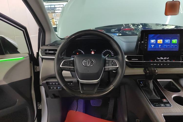 Used Toyota Sienna 2023 2.5L Hybrid Comfort Edition
