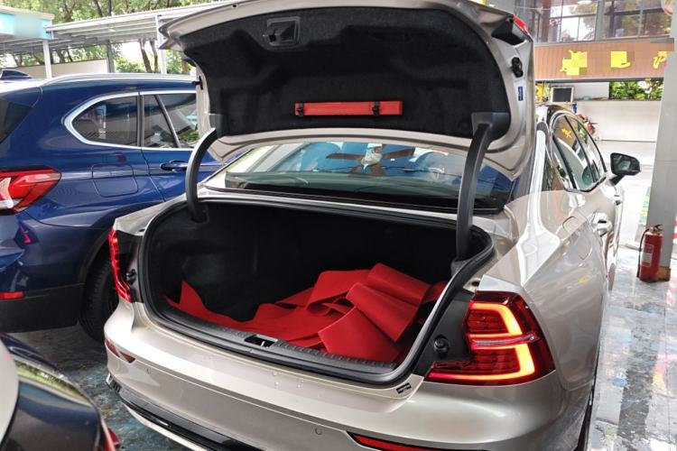 Used Volvo S60 2025 B5 Zhiya Sport Edition
