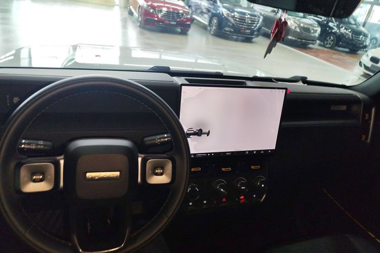 Used  V23 2025 401 Two-Wheel Drive Advanced Edition
