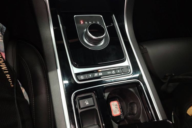 Used Jaguar XFL 2020 XFL 2.0T P200 Two-Wheel-Drive Rally Flag Edition
