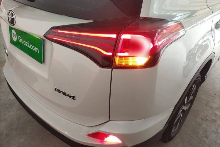 Used Toyota RAV4 2019 2.0L CVT Two-Wheel Drive Pioneer Edition China V Standard