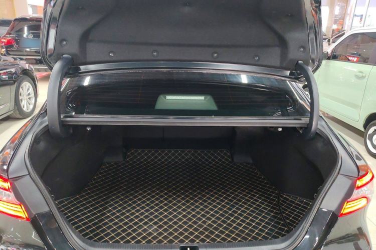 Used Toyota Camry 2021 2.0G Luxury Edition
