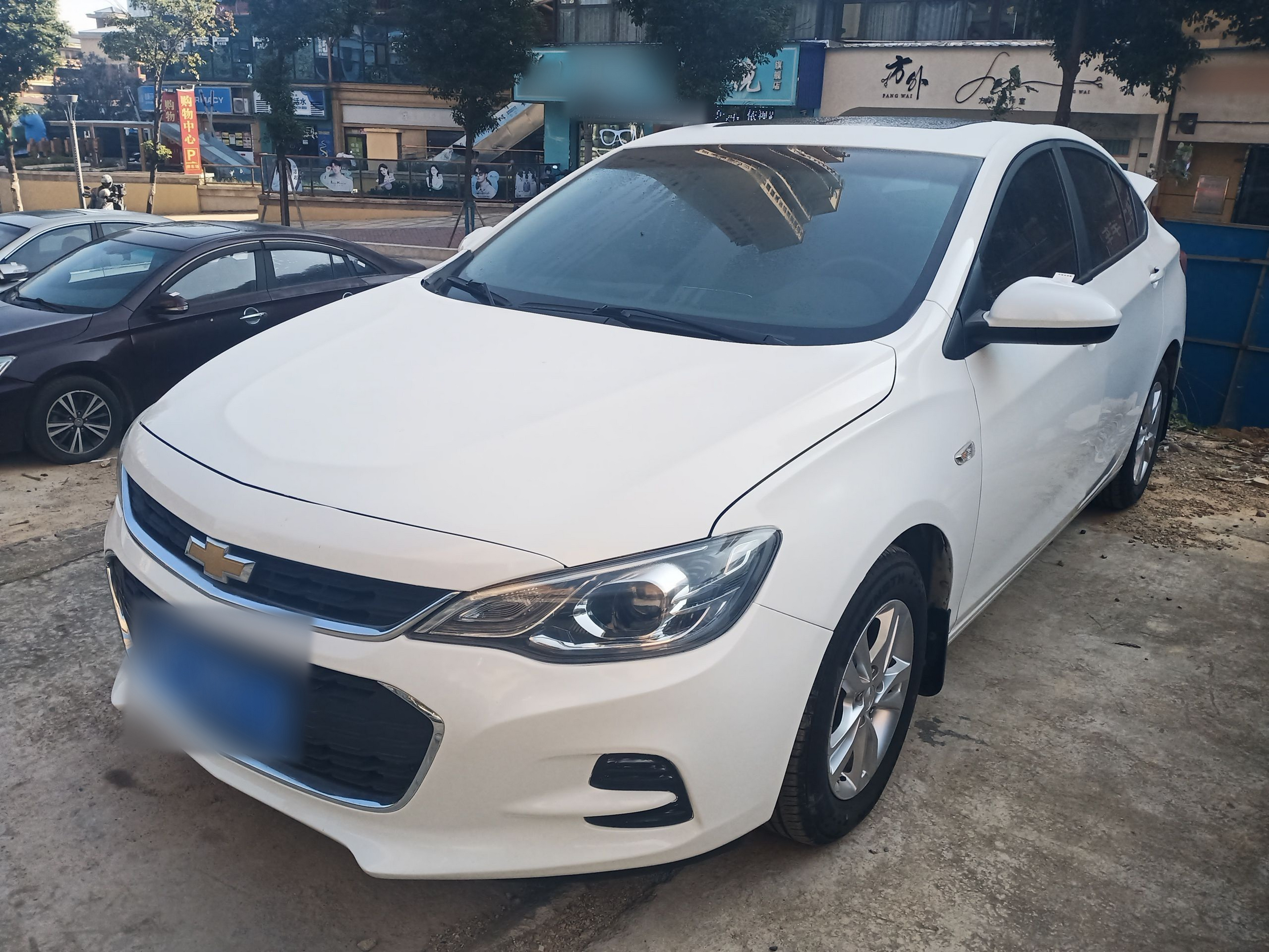 Под передней частью автомобиля