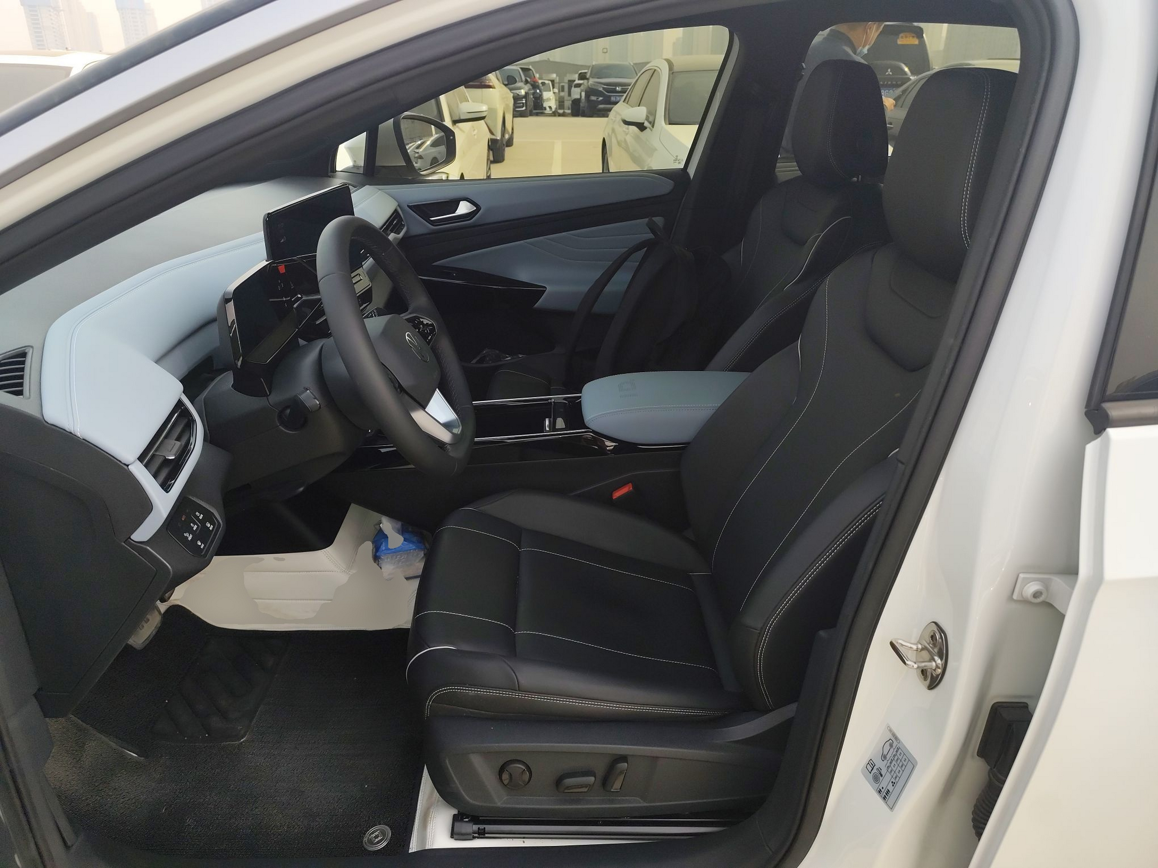 Переднее сиденье в автомобиле