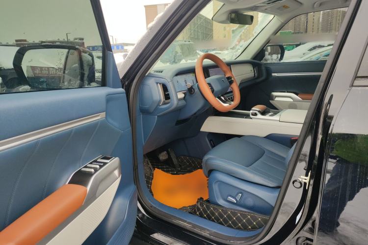 Used  G318 2024 Two-Wheel Drive Air Suspension Version