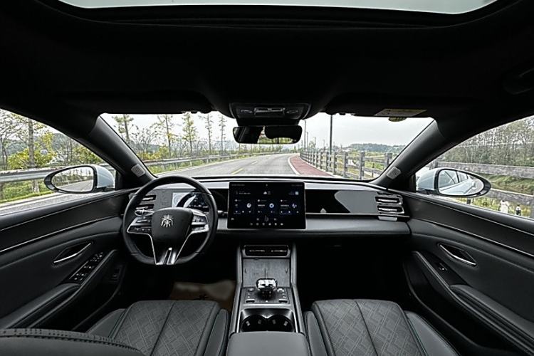 Used BYD Qin L 2024 DM-i 120KM Excellence Model
