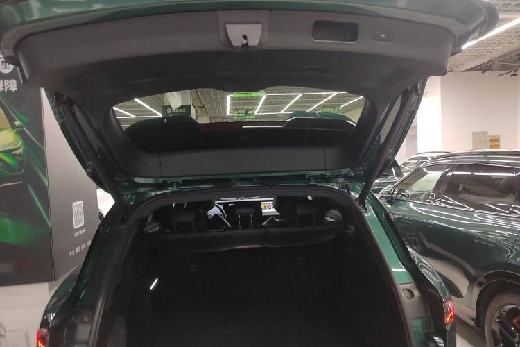 Used VOYAH FREE 2025 318 259 km All-Wheel-Drive Exploration Edition
