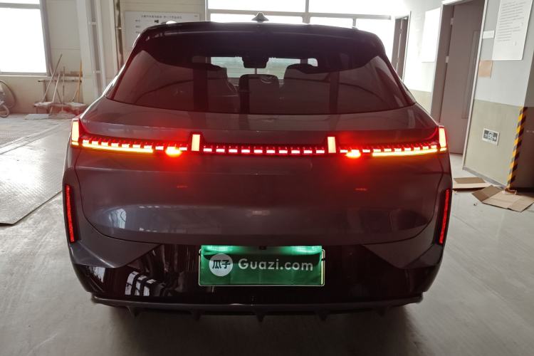 Used Lynk & Co 08 EM-P 2025 220 km All-Wheel-Drive Performance Halo
