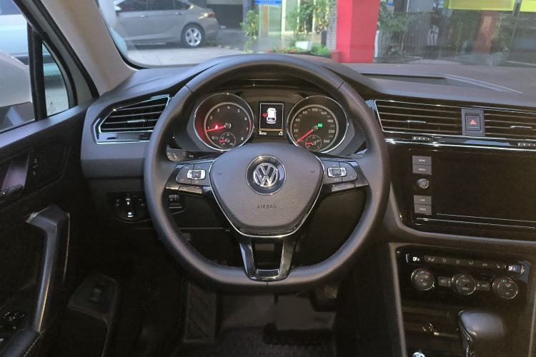Used Volkswagen Tiguan L 2019 330TSI Automatic Two-Wheel Drive Smart Luxury Version China V Emission Standard