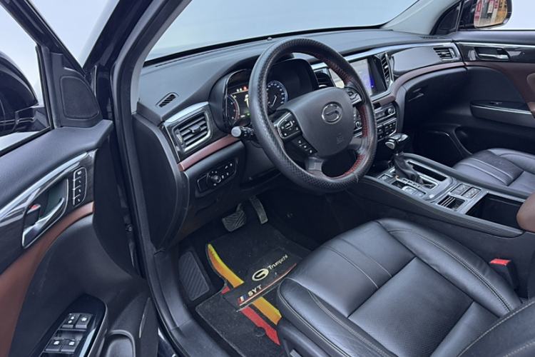 Used GAC Trumpchi GS8 2017 320T Two-Wheel Drive Luxury Smart Connectivity Version (7 Seats)
