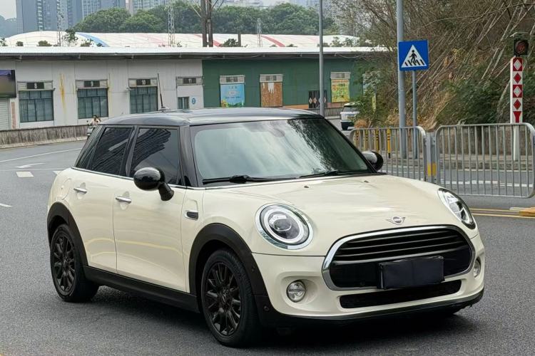 Used  MINI 2018 1.5T COOPER Classic Edition Five-Door Version
