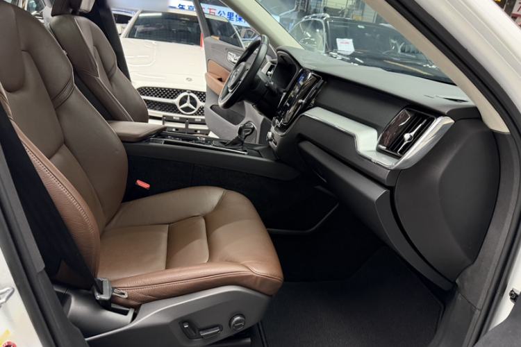 Used Volvo XC60 2019 T5 4x4 Smart Edition China VI Standard